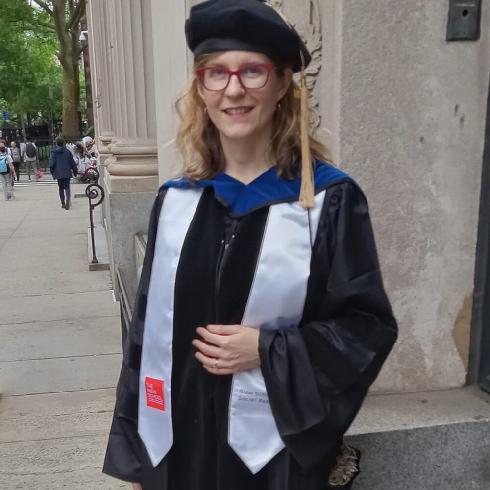 Doctoral graduation gown / robe - size 6 (S/M)